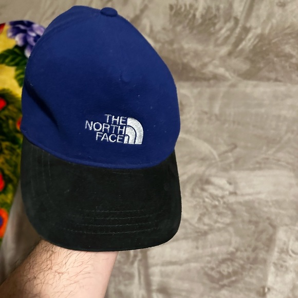 The Northface Swade winter hat adjustable ear flops - Picture 3 of 8